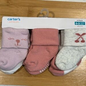 New With Tags Carter’s Baby 0-3 Months 6 Pack of Socks! Pink, Peach & Gray.